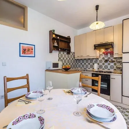 Dari Apartment *